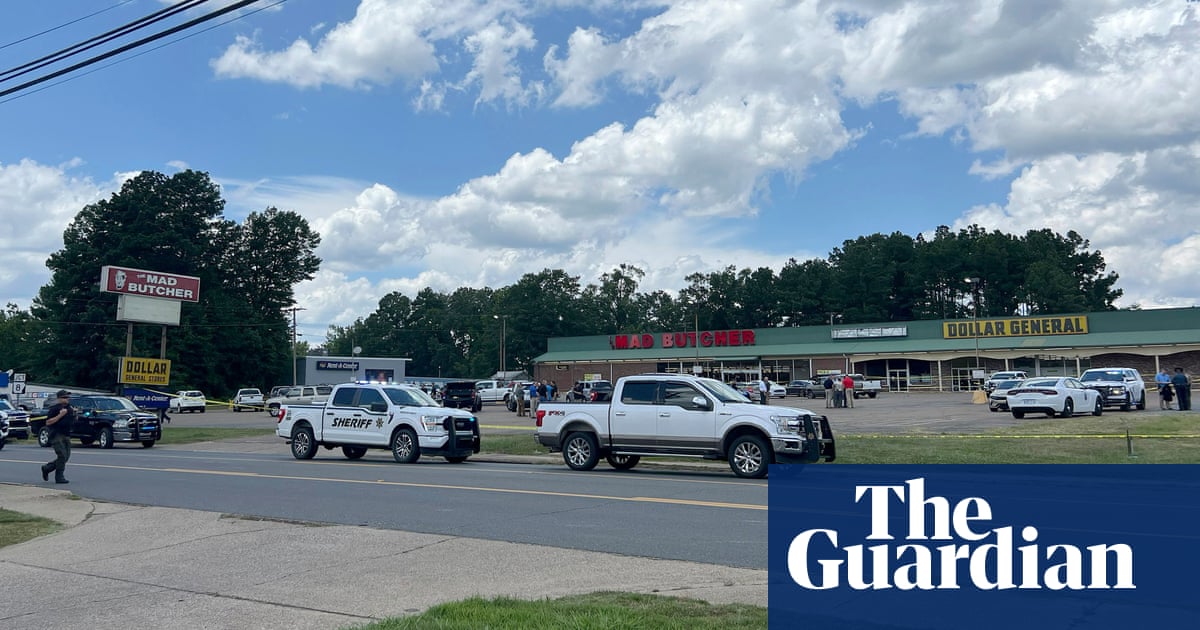 Featured image for Arkansas Grocery Store Shooting: 3 Dead, 10 Injured