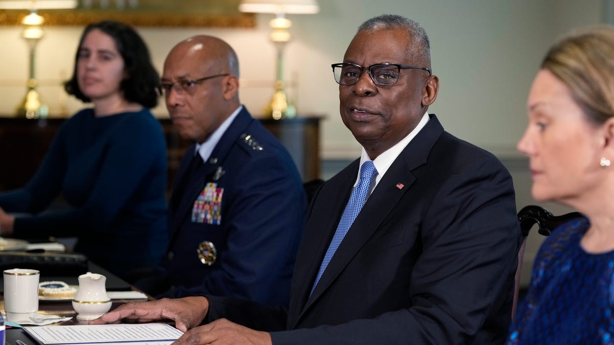 "Pentagon Chief Austin Vows Continued Support for Ukraine Despite Health Challenges"
