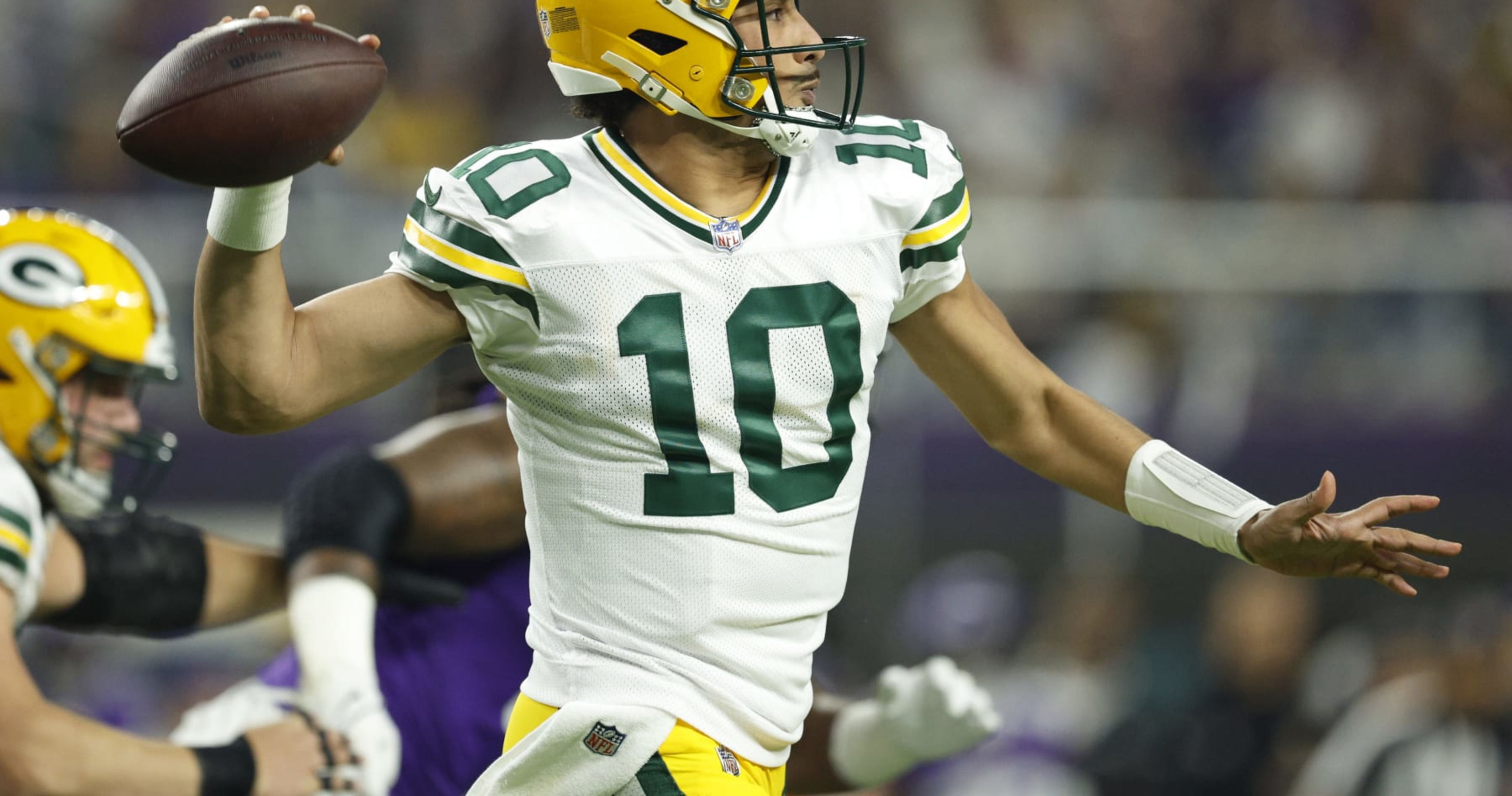 "Jordan Love Ignites Packers' Playoff Charge with Decisive Victory Over Vikings"