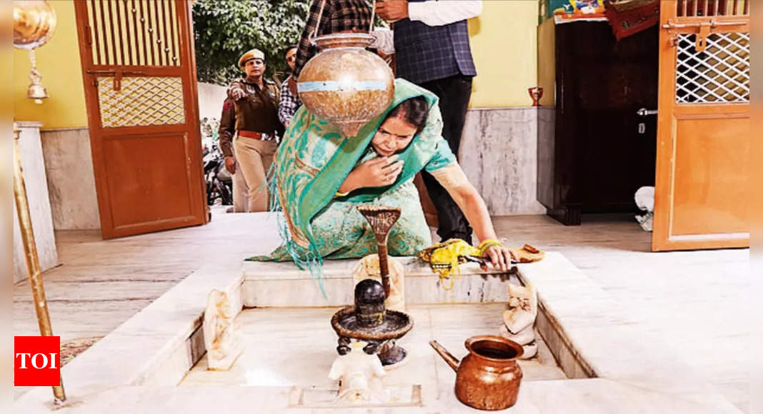 Featured image for "Bhajan Lal's Birthday Celebration Unites Residents in Joyful Gathering"