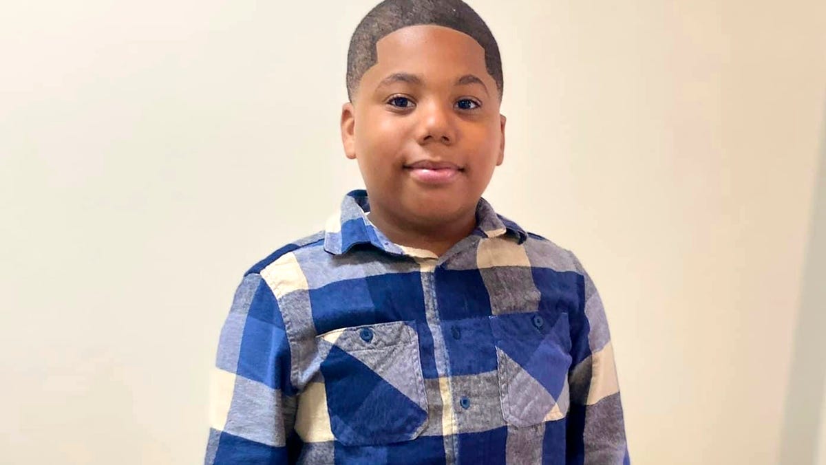 Mississippi officer suspended without pay for shooting 11-year-old.