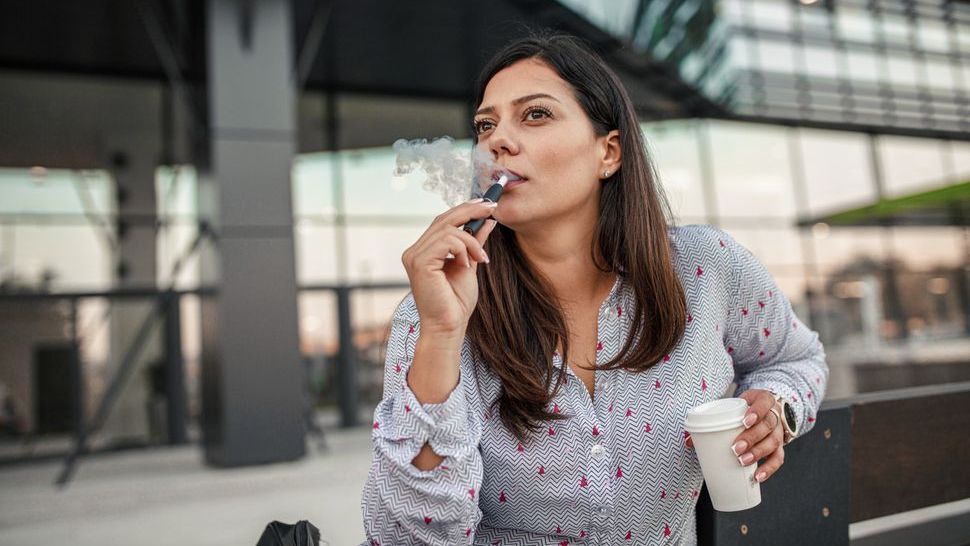 "Nicotine Vapes: A Game-Changer for Quitting Smoking and Reducing Healthcare Costs, Study Finds"