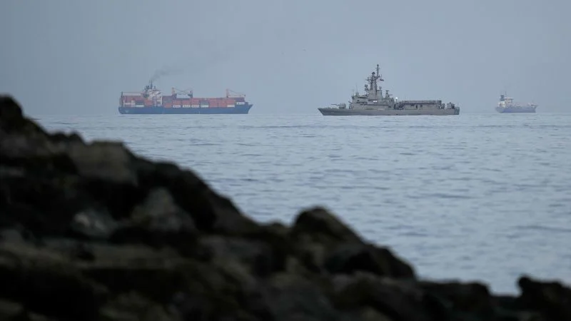US races to avert monthslong Hormuz shutdown