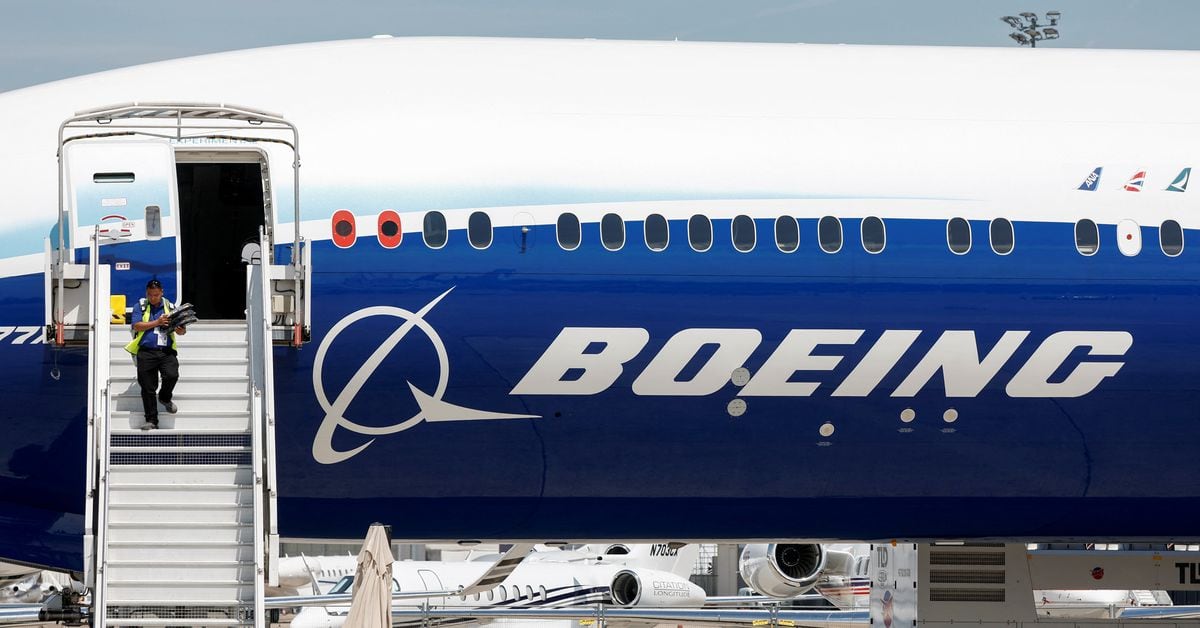 Featured image for China Considers Ending Boeing 737 Freeze, Boosting Shares and Orders