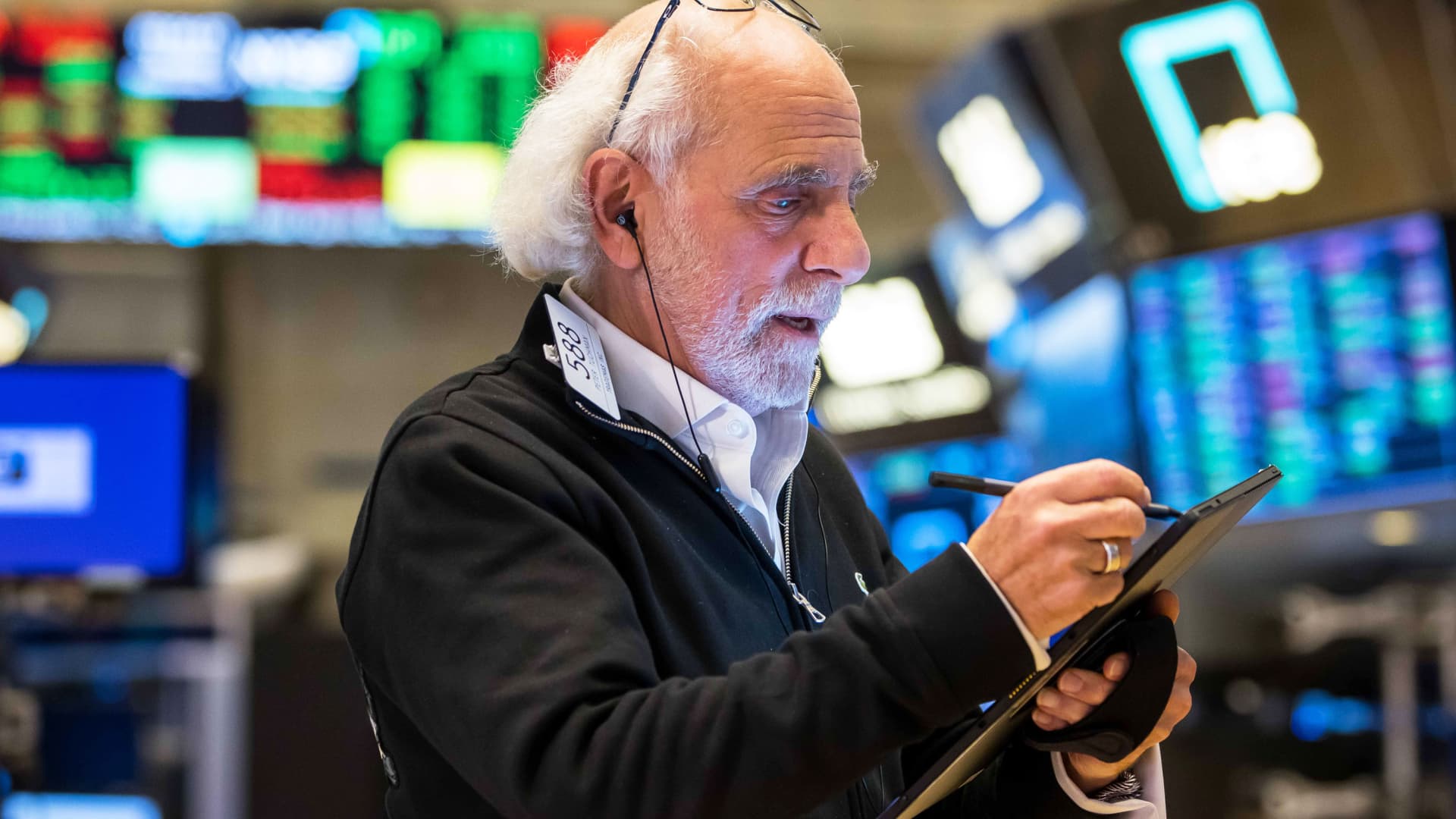 Wall Street's Losing Week Overshadows S&P 500's Rise: Live Updates