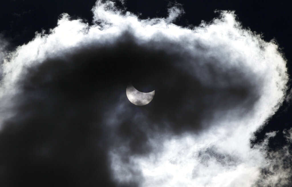 "Best Places to View the 2024 Solar Eclipse in the Midwest and Texas"