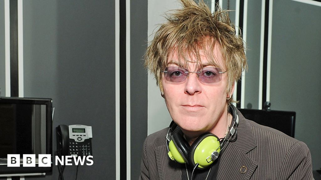 Featured image for Former Smiths Bassist Andy Rourke Passes Away at 59
