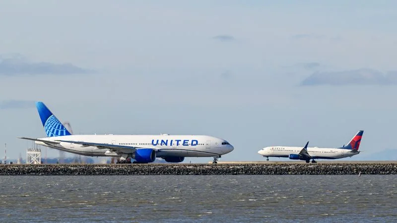 Passengers sue Delta and United over windowless 'window seats'