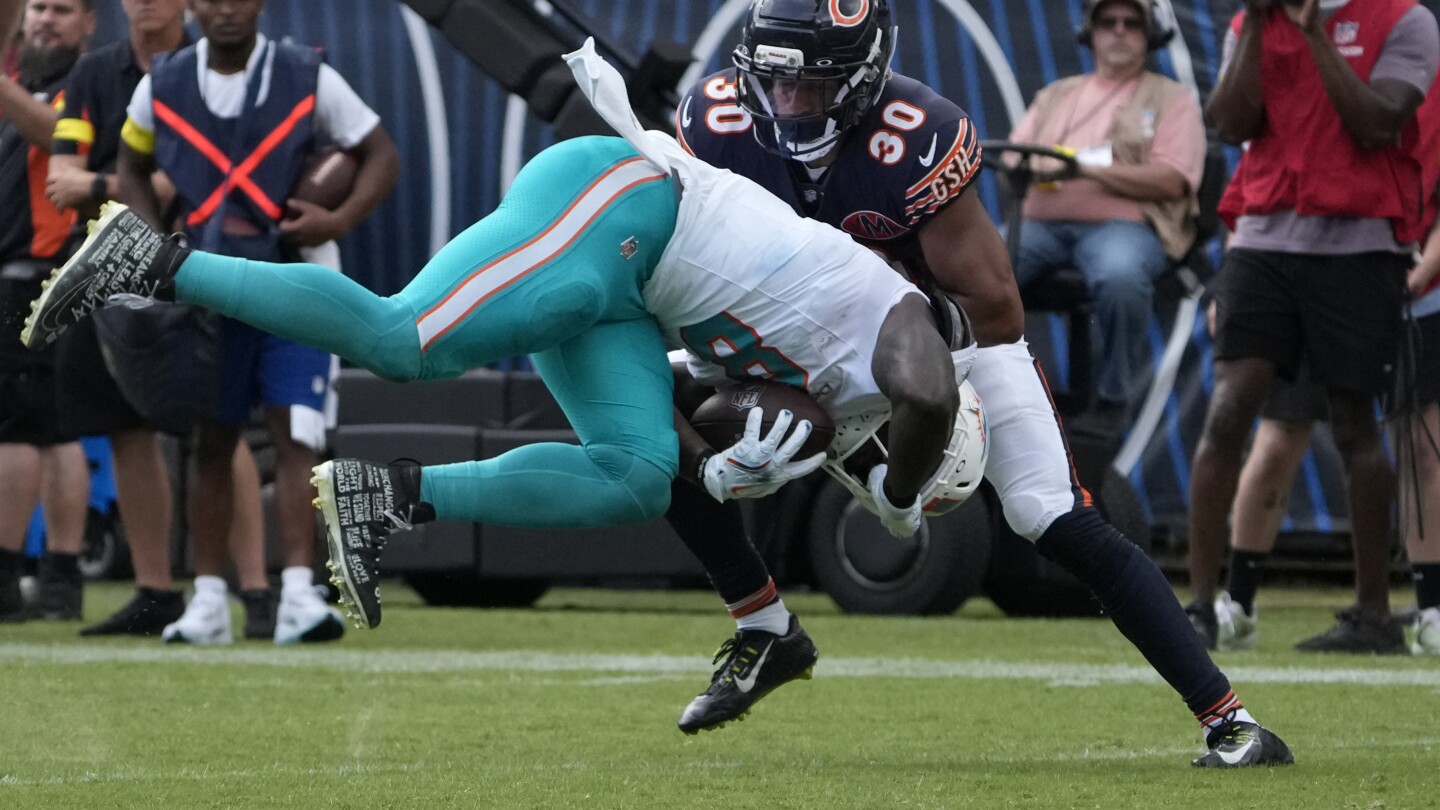 Featured image for Dolphins' Alexander Mattison Out for Season with Neck Injury