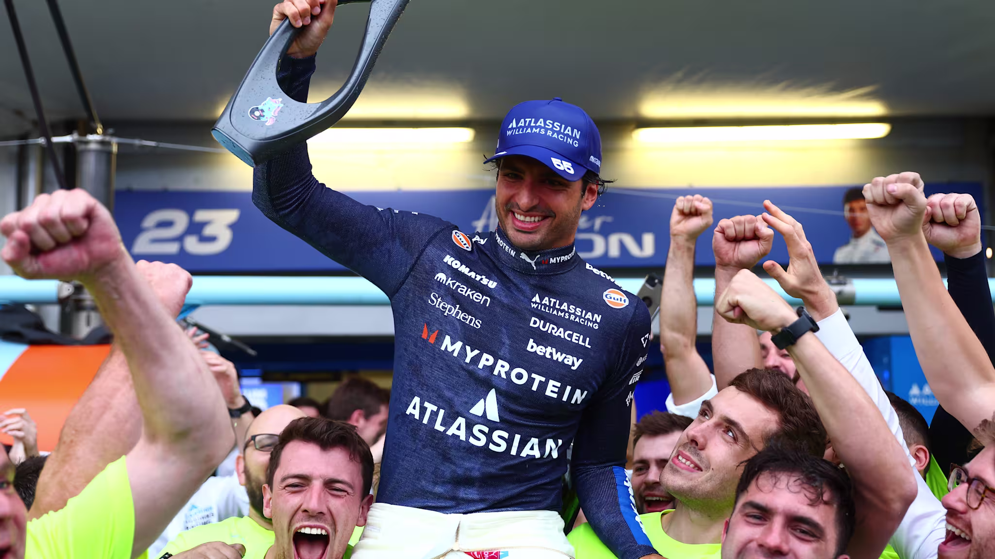 Featured image for Sainz Celebrates Baku Podium Success for Williams