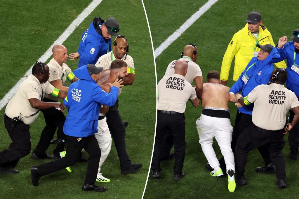 Featured image for "Super Bowl 2024 Interrupted by Streaker on Field"