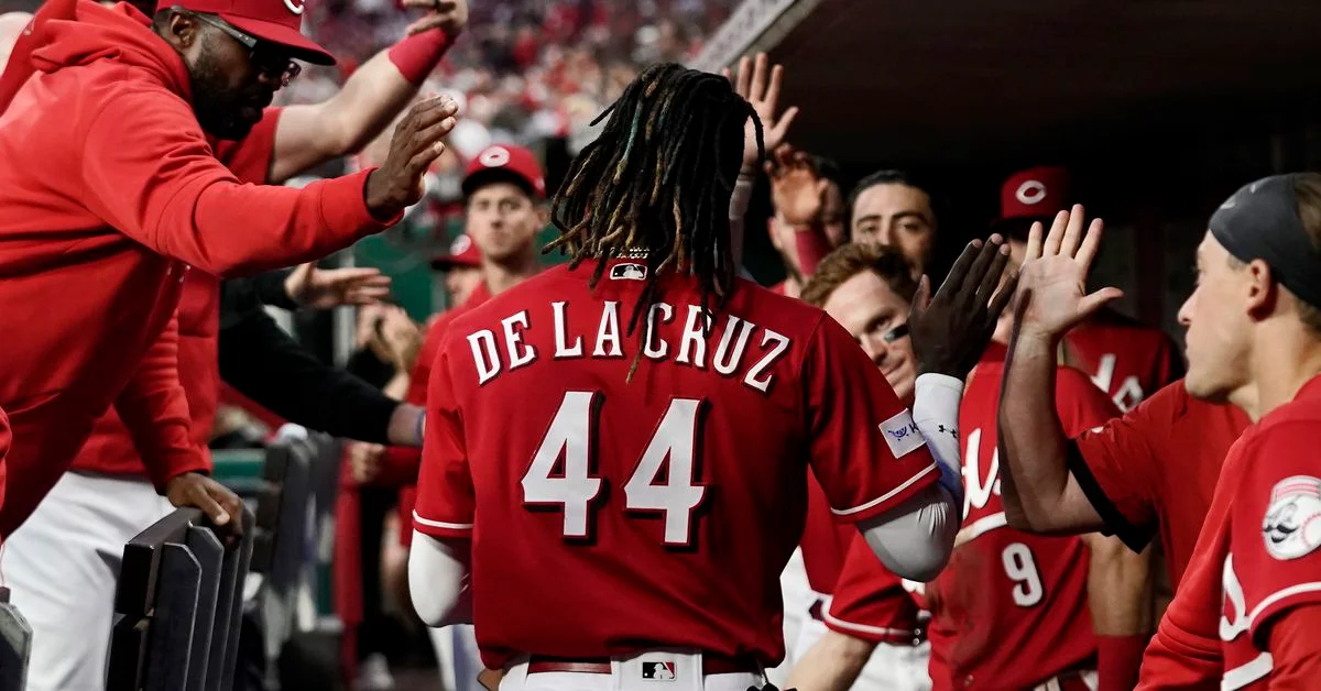 "Division Leaders Braves and Reds Face Off in High-Stakes Matchup"