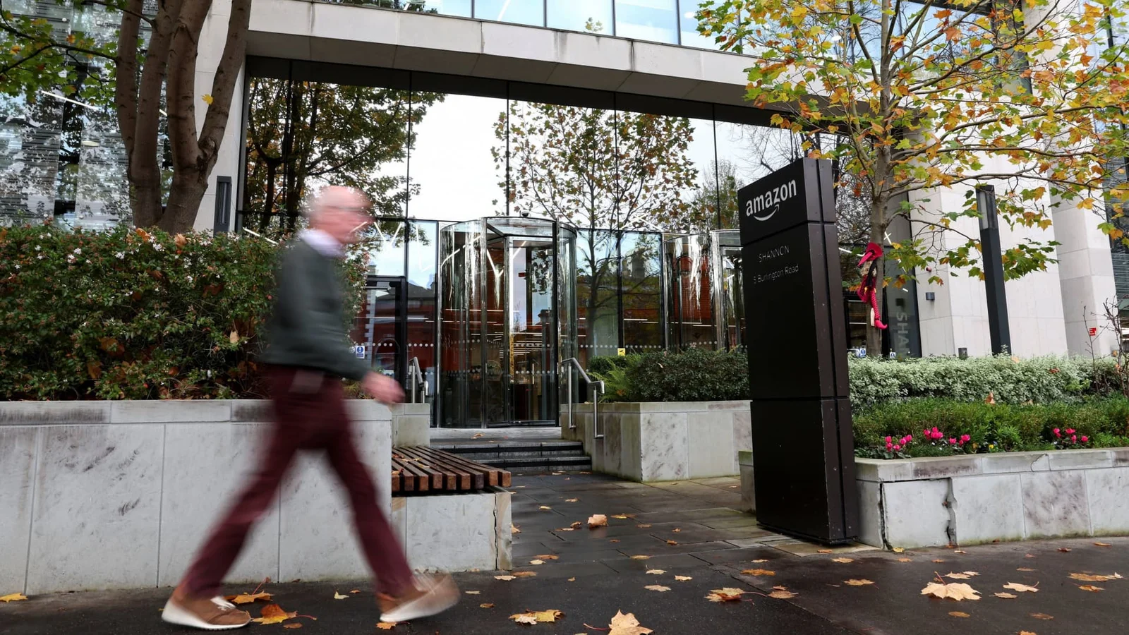 Amazon Trims 16,000 Corporate Roles to Speed Its AI Push