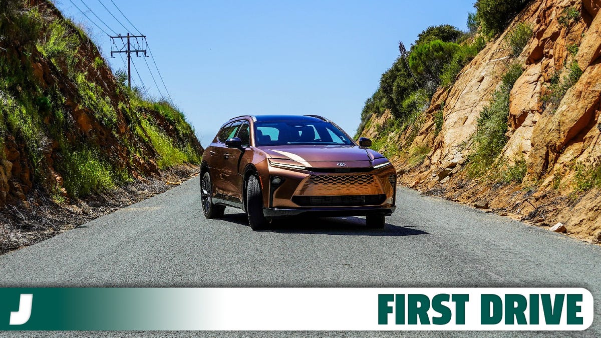 2025 Toyota Crown Signia: A Stylish, Efficient, and Conflicted Crossover