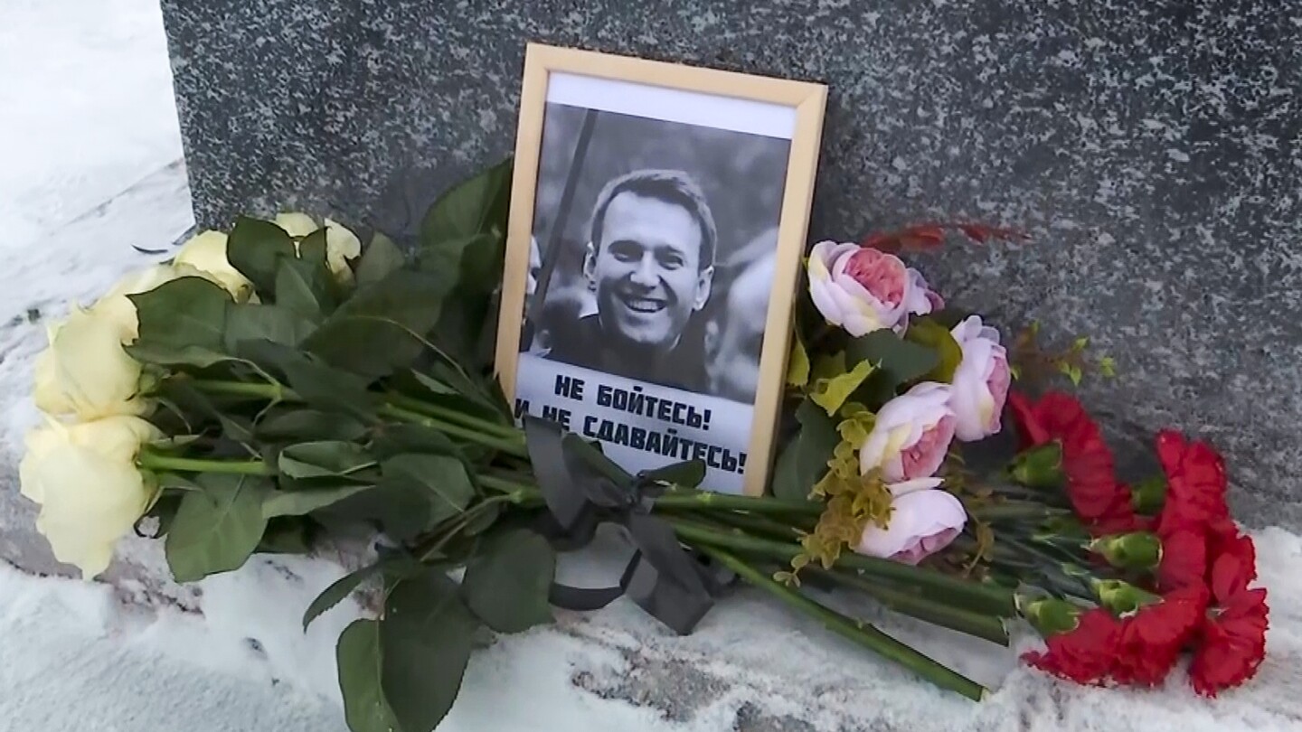 "Navalny's Mother Files Lawsuit Demanding Release of Son's Body After Activist's Death"