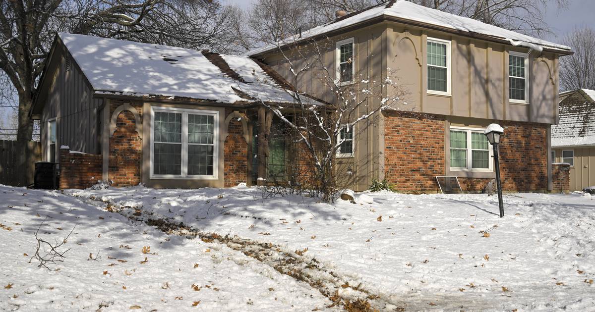 Featured image for "Unraveling the Mystery: Speculation Surrounds Deaths of 3 Kansas City Chiefs Fans"