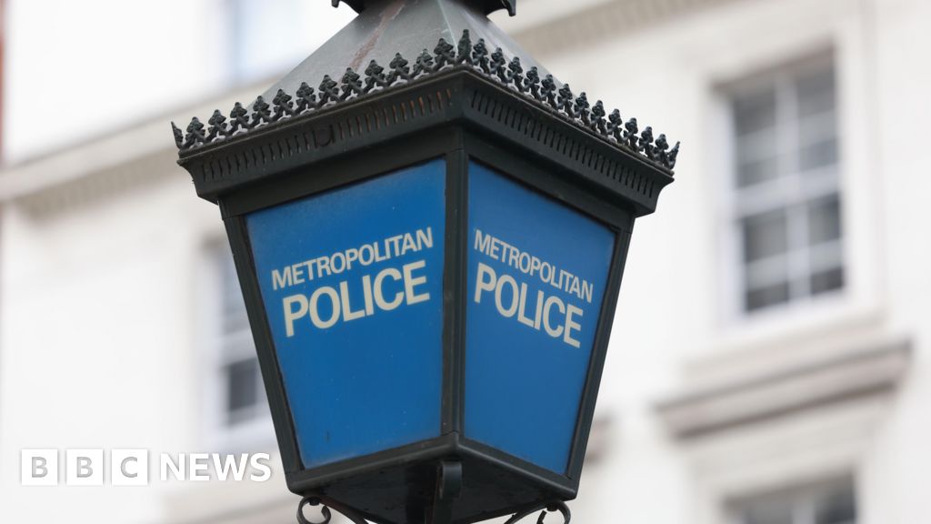 Featured image for London Police Arrest Three Suspected Russian Spies