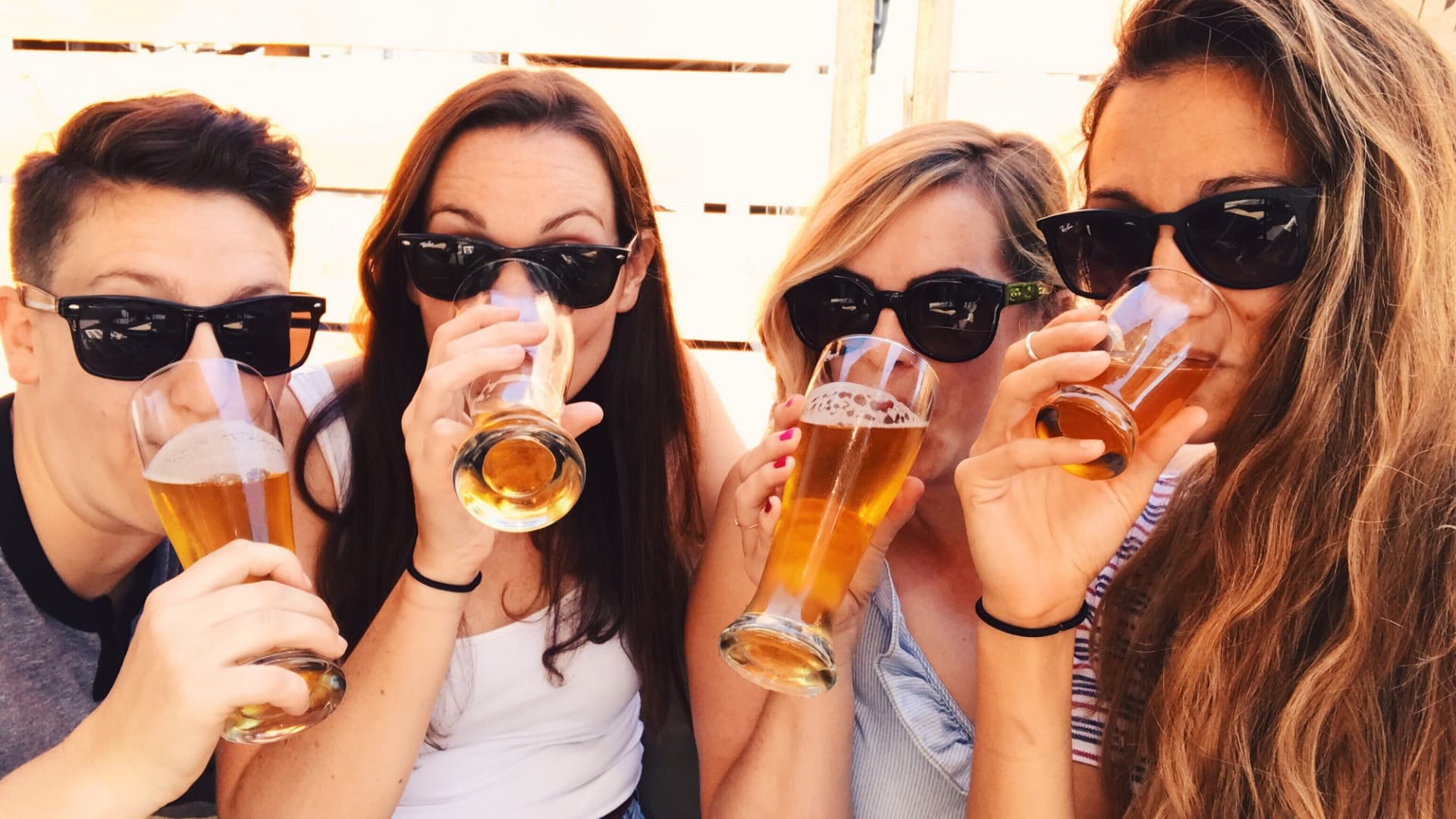 Consumers Continue to Indulge in Dinner and Drinks Amid Cocktail Culture