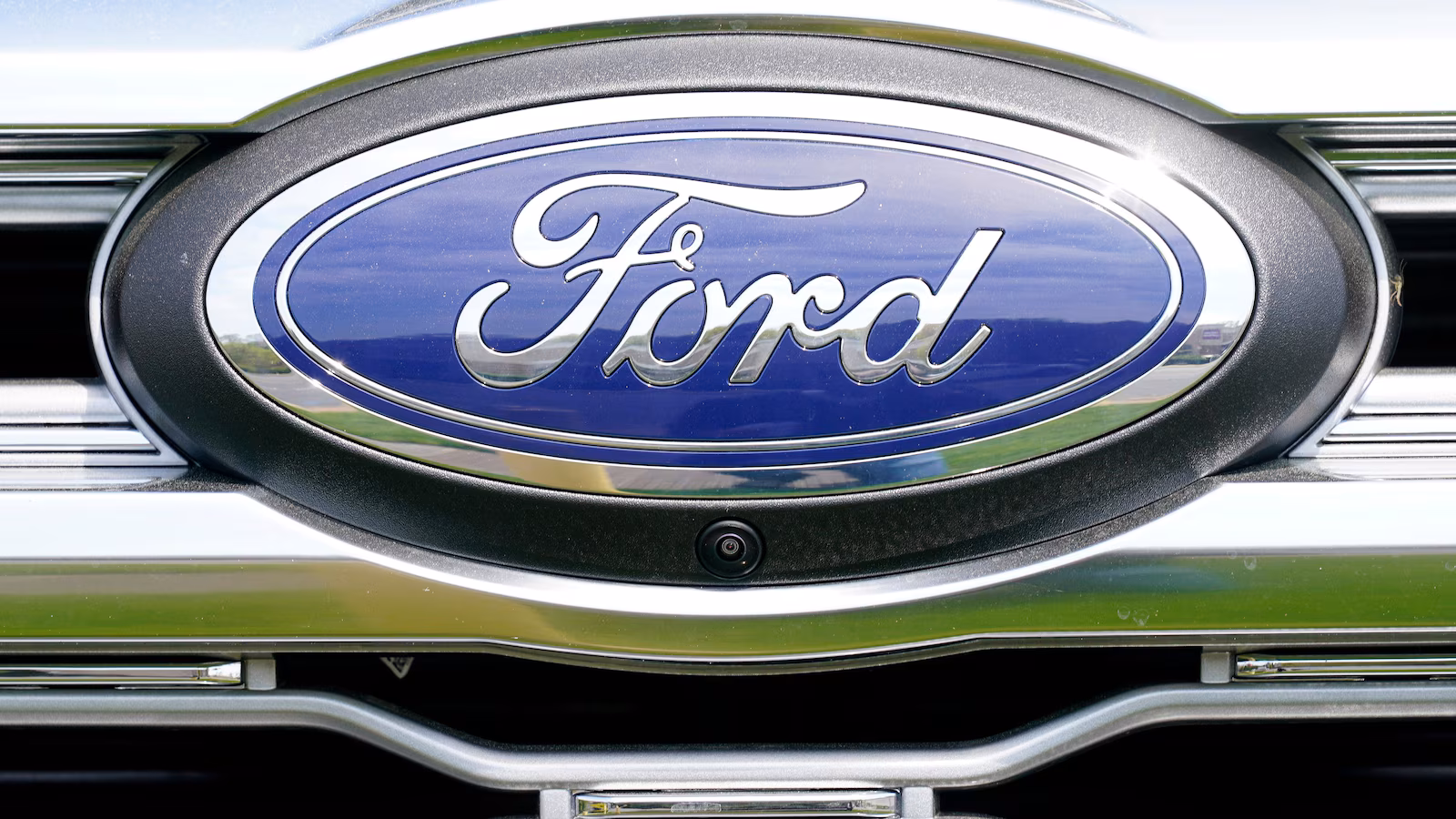 Featured image for Ford recalls over 270,000 vehicles for roll-away and safety issues