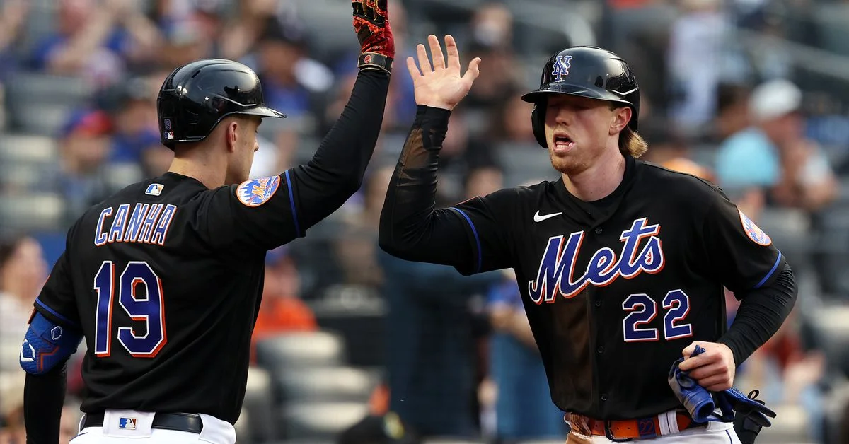 Mets dominate Cardinals in easy win.