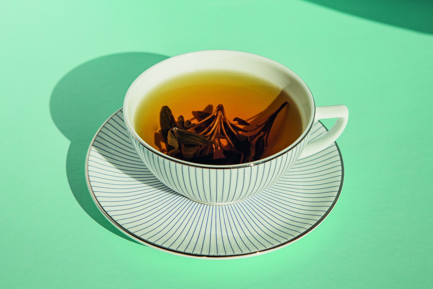Featured image for "Ultimate Guide to the Best Teas for Morning Bloating Relief"