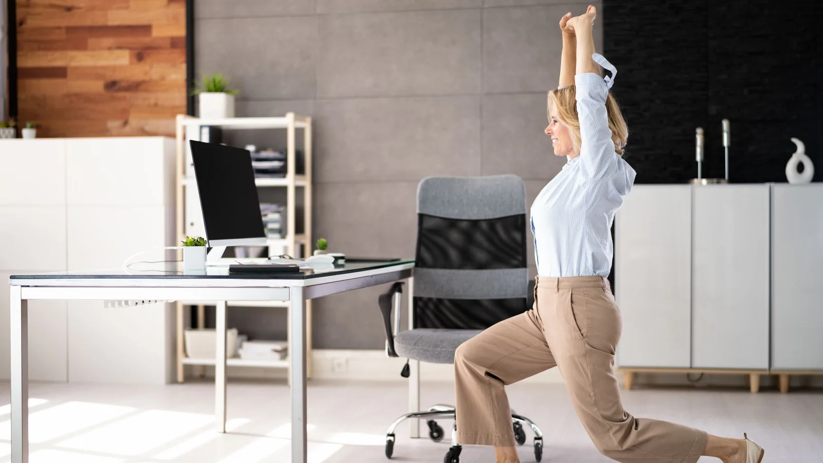 Two desk-friendly stretches and three spine-support props, endorsed by a Johns Hopkins spine surgeon