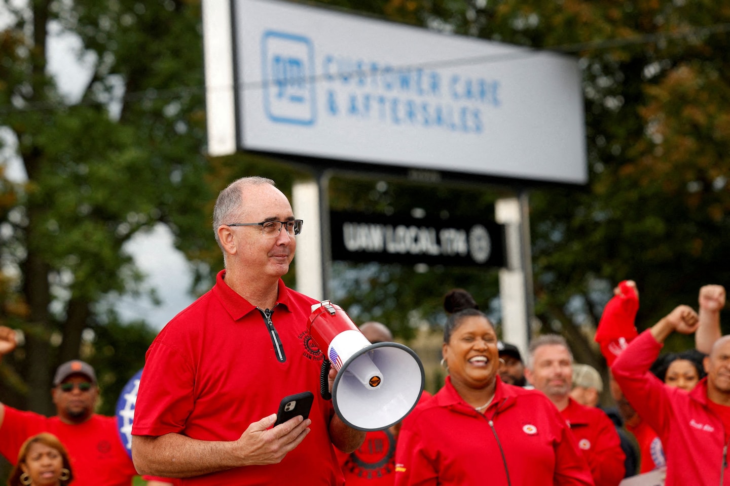 UAW Initiates Historic Drive to Unionize Major Automakers