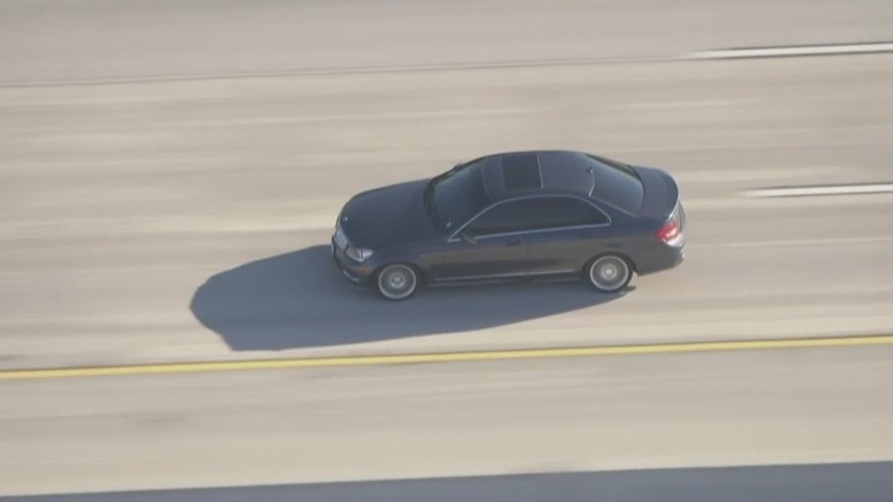 High-Speed Mercedes-Benz Chase on LA's 210 Freeway