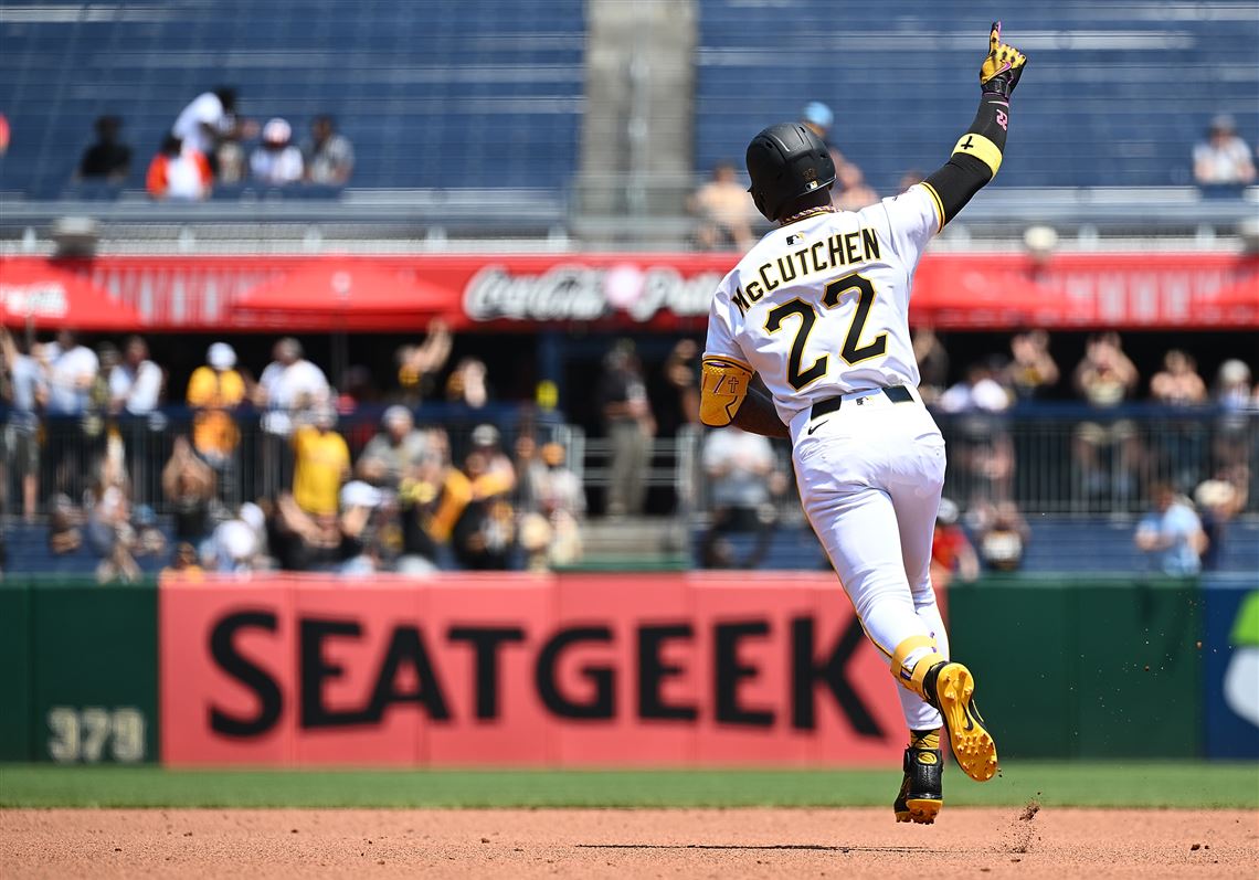 Featured image for Andrew McCutchen Breaks Roberto Clemente's Home Run Record in Pirates' Win