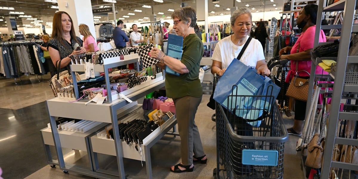 US Consumer Spending Faces Uncertain Future: Survey