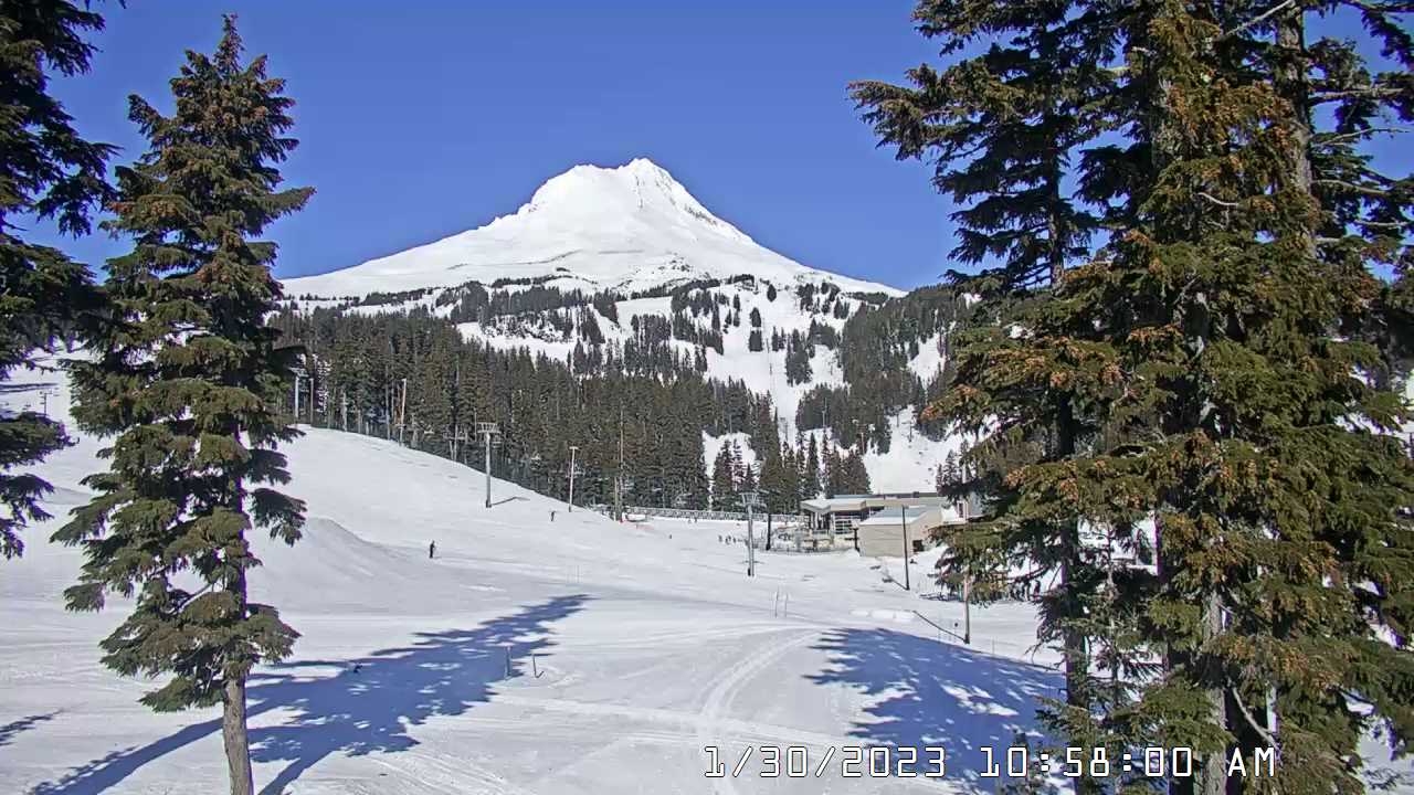 "Western Washington Braces for Snowy Week with Chilly Blasts and Feet of Snow in Cascades"