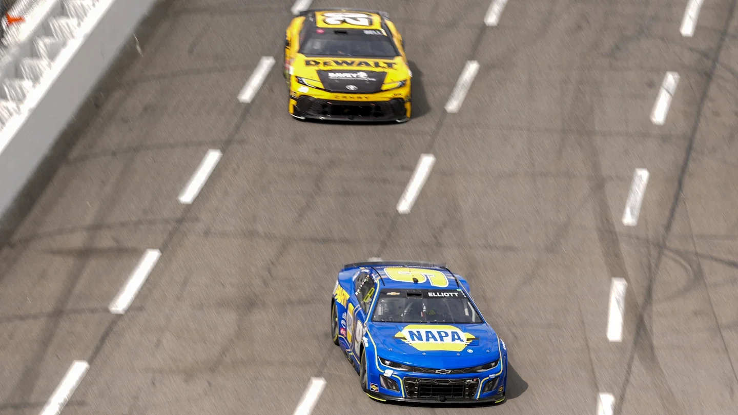 Hamlin grabs Martinsville pole as Cook Out 400 opens the 2026 Cup Series