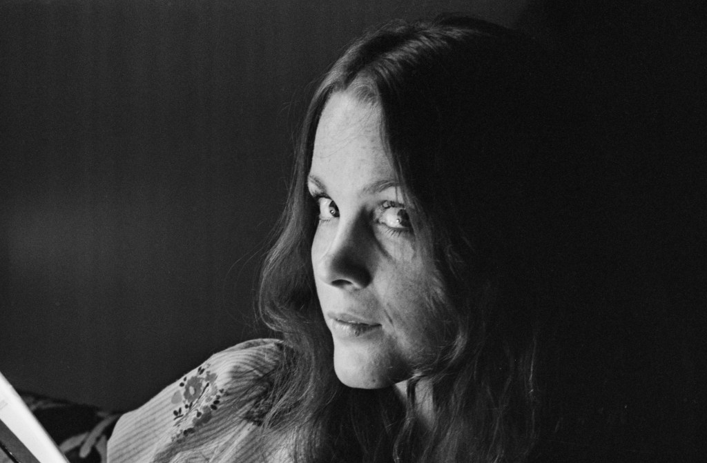 "Tisa Farrow, Sister of Mia Farrow, Passes Away at 72"