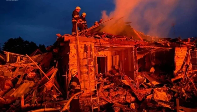 Deadly Russian Attacks on Ukrainian Civilians Amid Flood Crisis