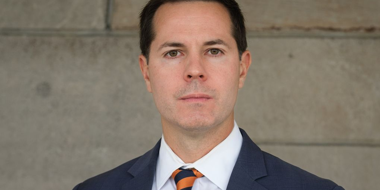 Featured image for Investor's Risky Move: Buying Worst-Performing Bonds Amid Bond Market Plunge Threatening Stock Prices