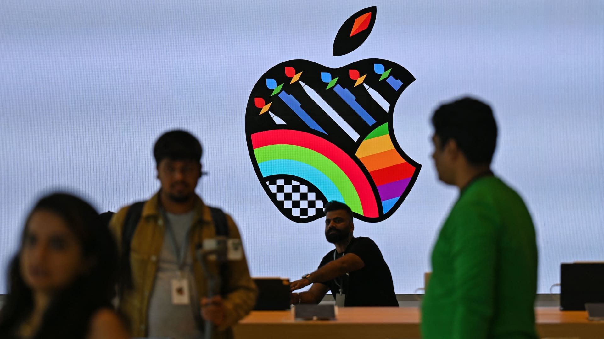 Apple's India Expansion: First Store Opens to Cheers and Claps.