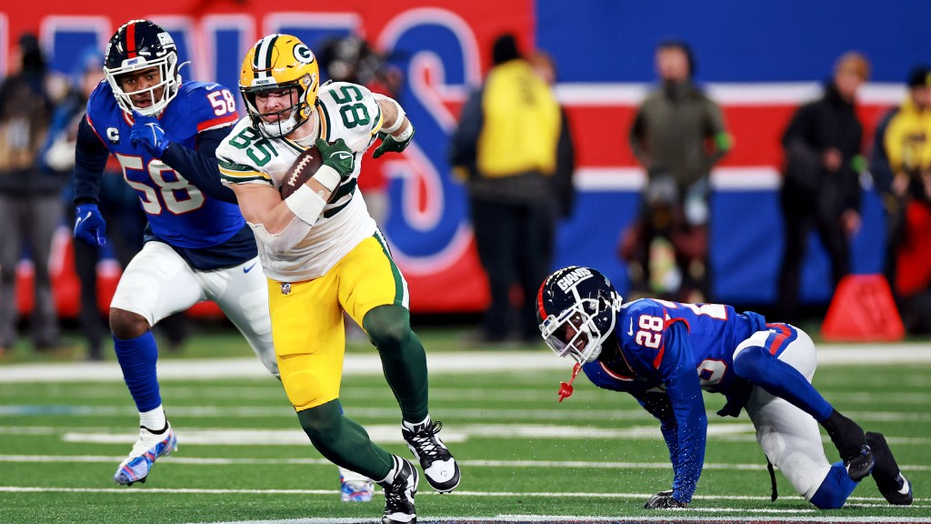 "Tommy DeVito's Game-Winning Drive Shocks Packers in Week 14 Clash"