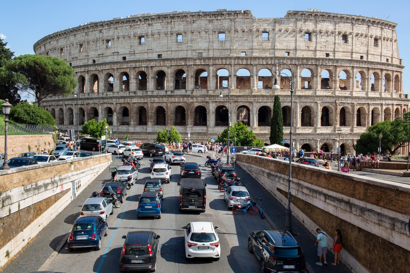 Featured image for Unaware Tourist Defaces Ancient Colosseum in Rome