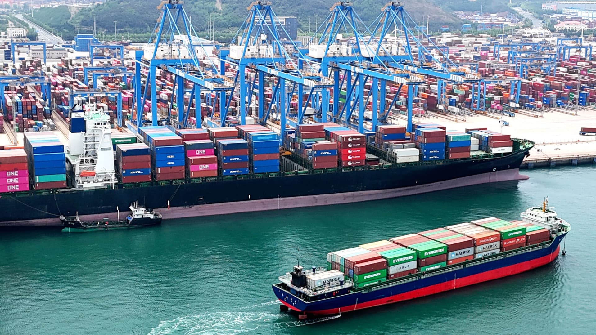 China's Exports Surge Amid Looming Trump Tariffs and Economic Stimulus