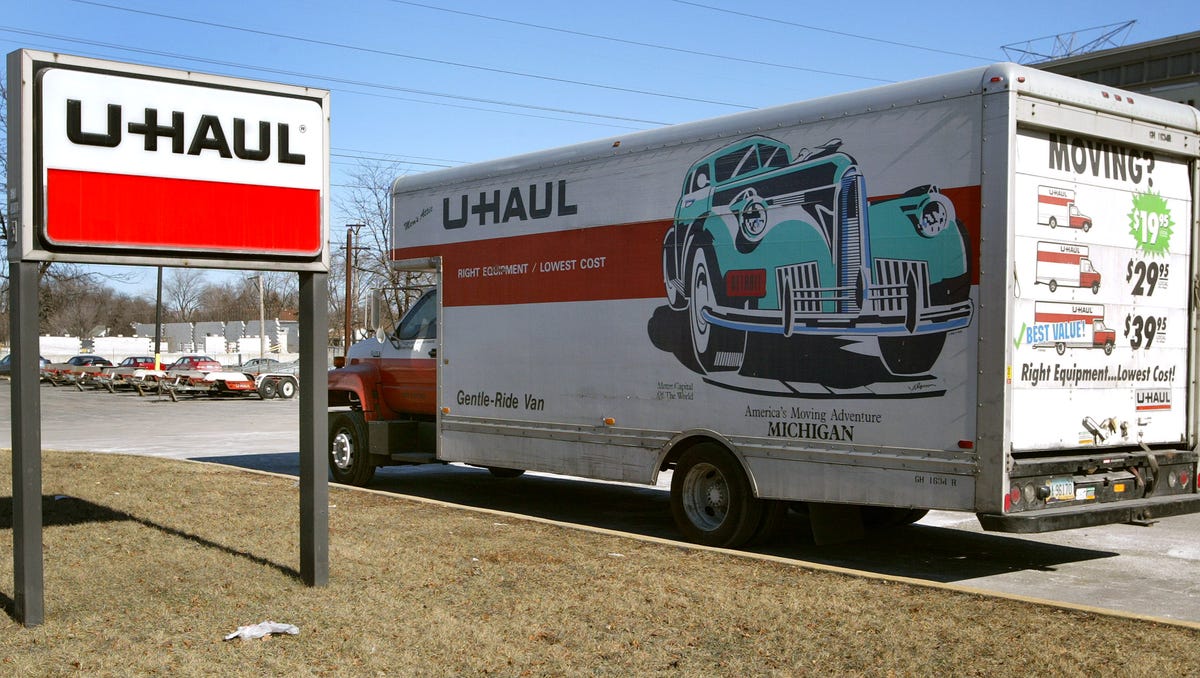 Featured image for Man arrested for kidnapping woman found in U-Haul truck during traffic stop.