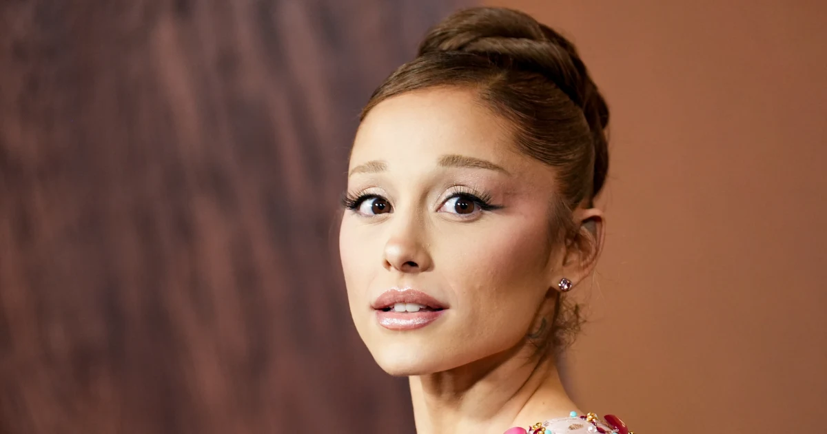 Featured image for Ariana Grande Urges Fans to Stop Body-Shaming and Focus on Respect