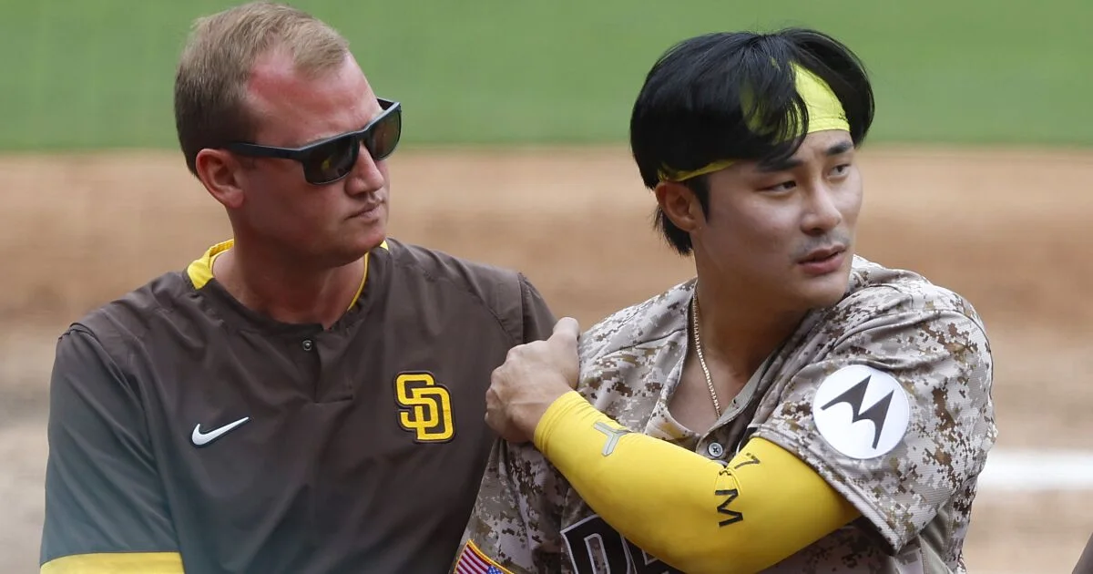 Padres' Ha-Seong Kim's Shoulder Injury Raises Concerns