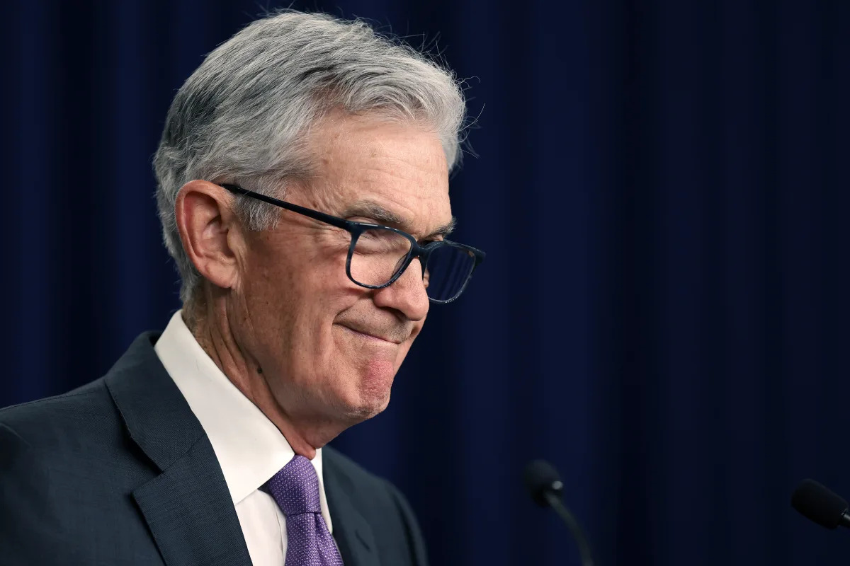 "Powell: Fed Not Rushing to Cut Rates, Expects Cooling Inflation"