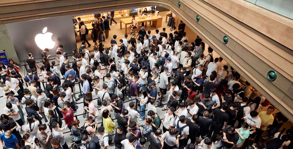 Featured image for iPhone 17 Boosts Apple Stock and Sales Outlook