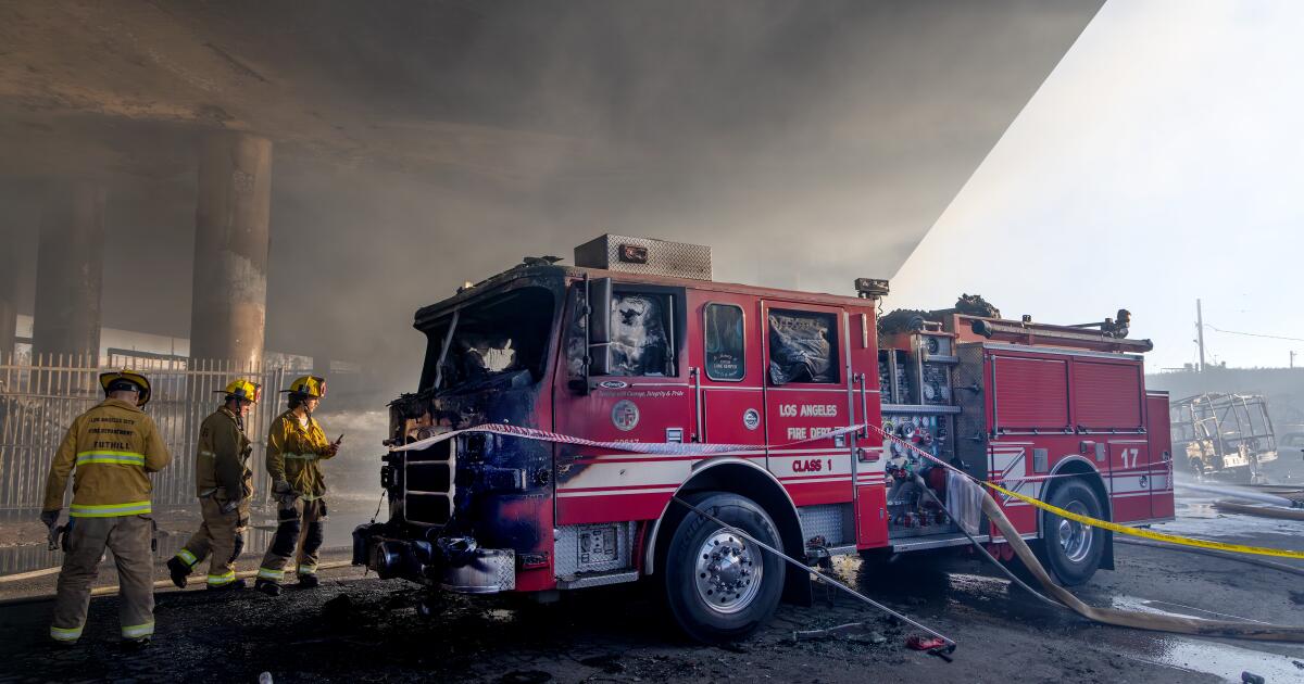 "10 Freeway in downtown L.A. indefinitely closed after fire"