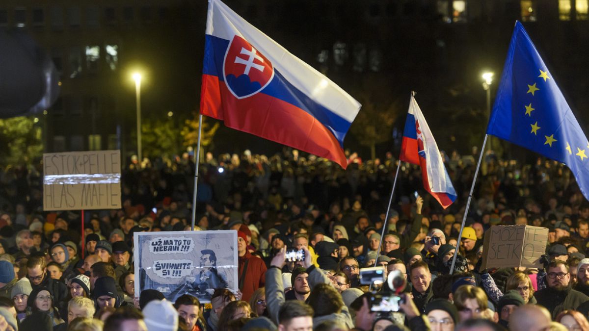 Massive Protests in Slovakia Over Government's Plan to Close Top Prosecutors' Office