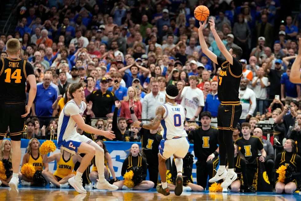 Iowa stuns Florida with late 3 to advance in NCAA tournament