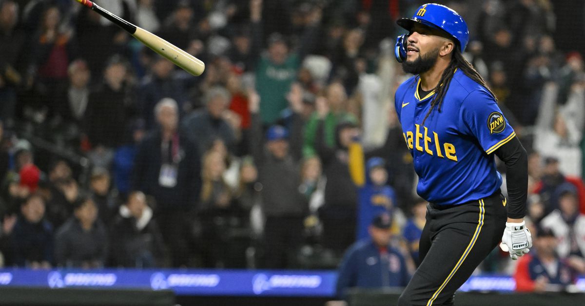 Featured image for "Mariners' Kirby and Crawford Shine in 1-0 Victory Over Red Sox"