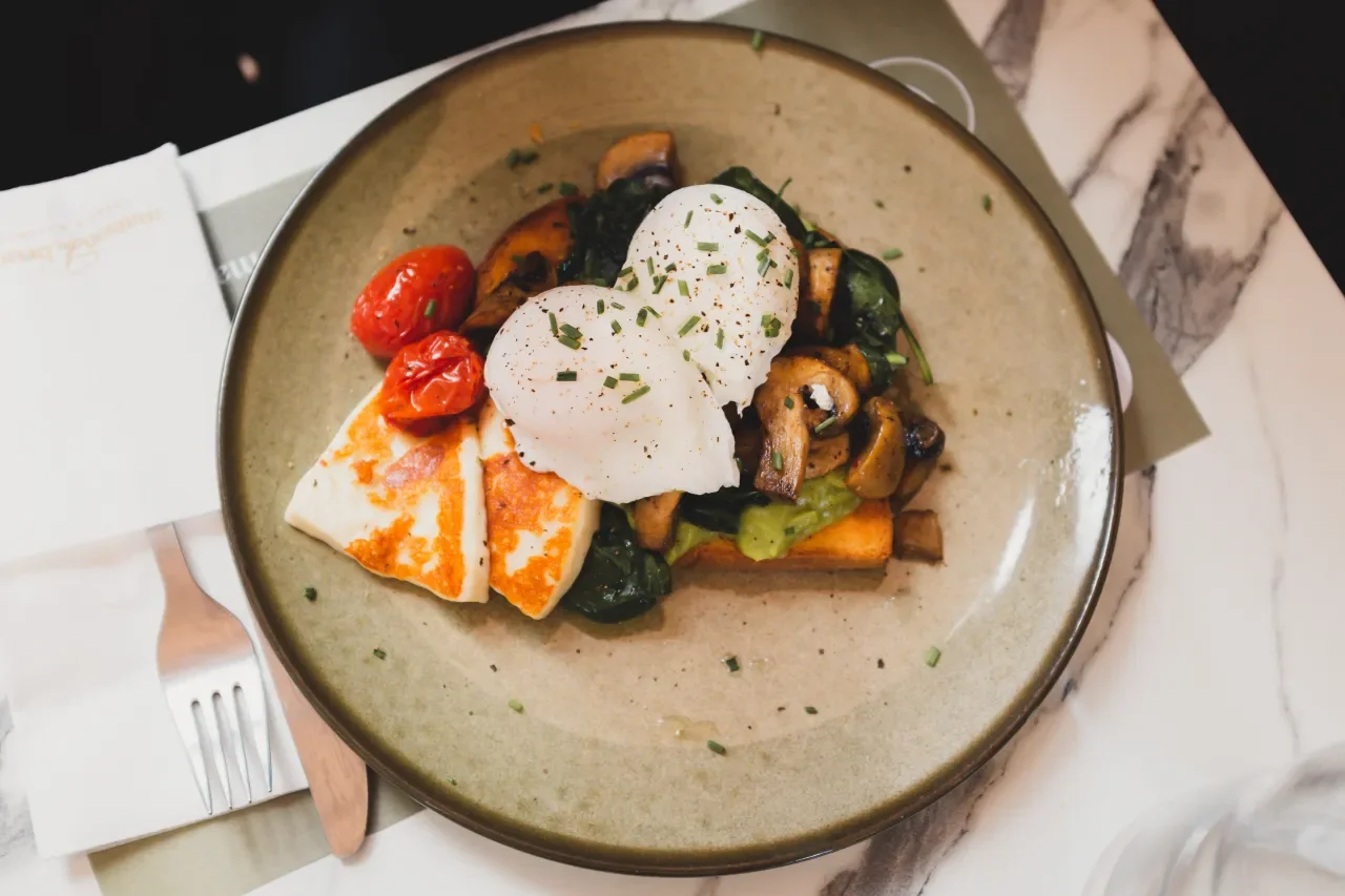 Mediterranean Diet Reduces Dementia Risk and Offsets Genetic Factors