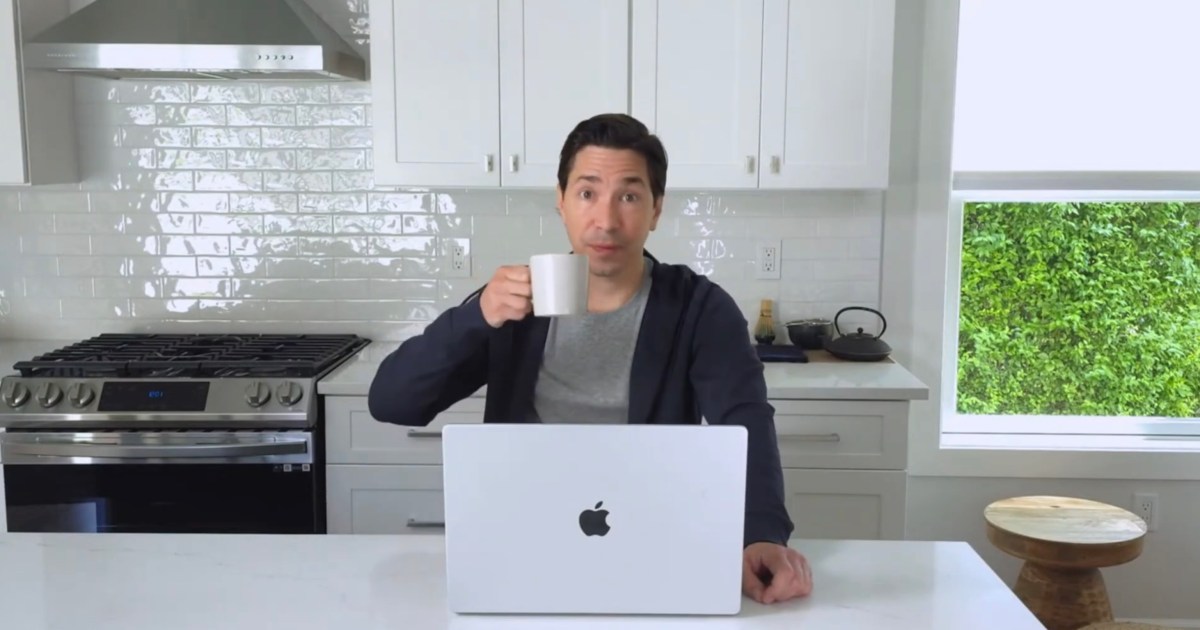 Featured image for "I'm a Mac" Actor Justin Long Now Promotes Windows ARM PCs
